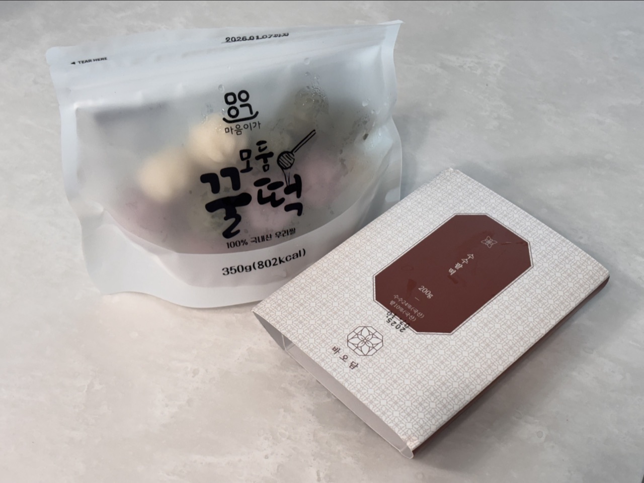 컬리 꿀떡과 수수팥떡