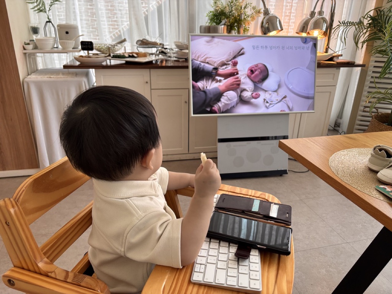 돌성장영상 상영 장면